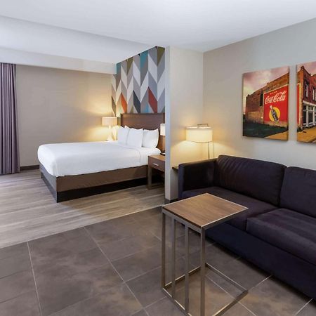 La Quinta Inn & Suites By Wyndham Tulsa Downtown - Route 66 מראה חיצוני תמונה