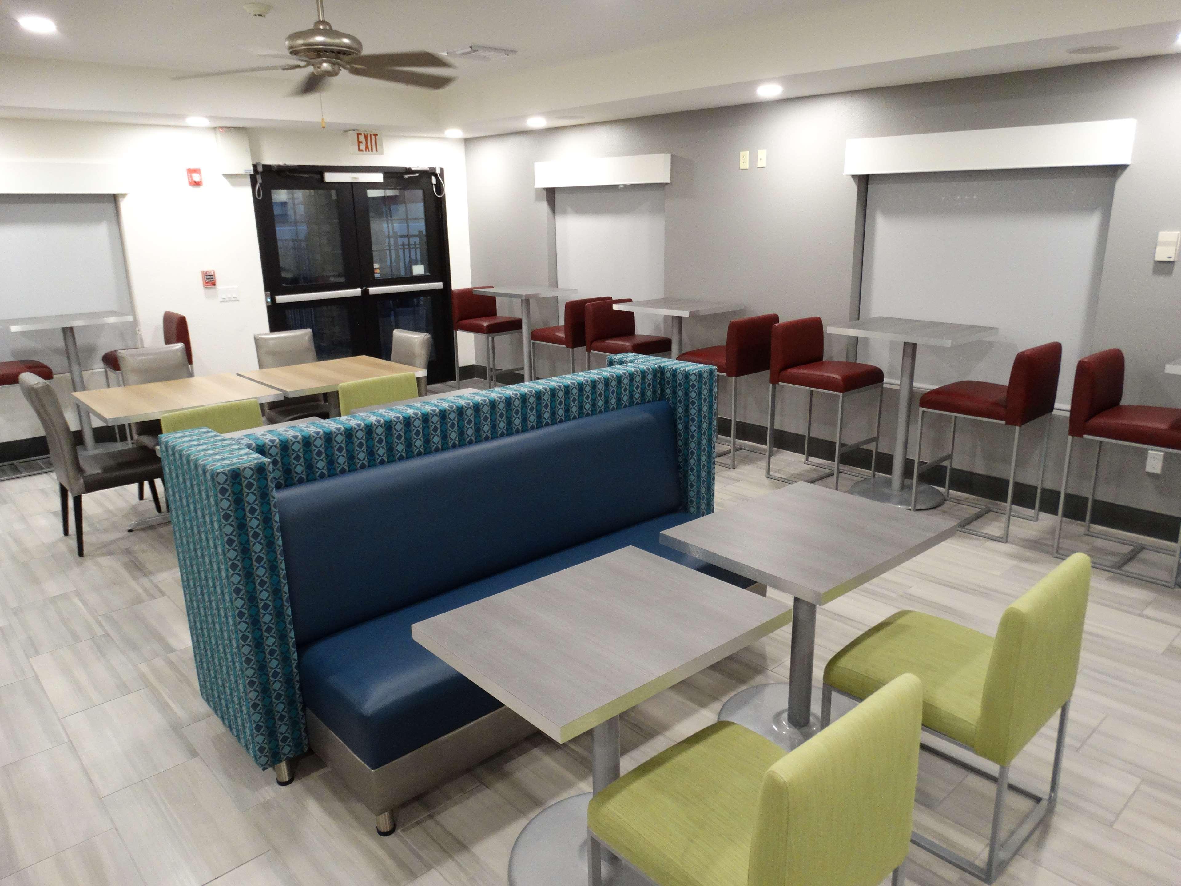 La Quinta Inn & Suites By Wyndham Tulsa Downtown - Route 66 מראה חיצוני תמונה
