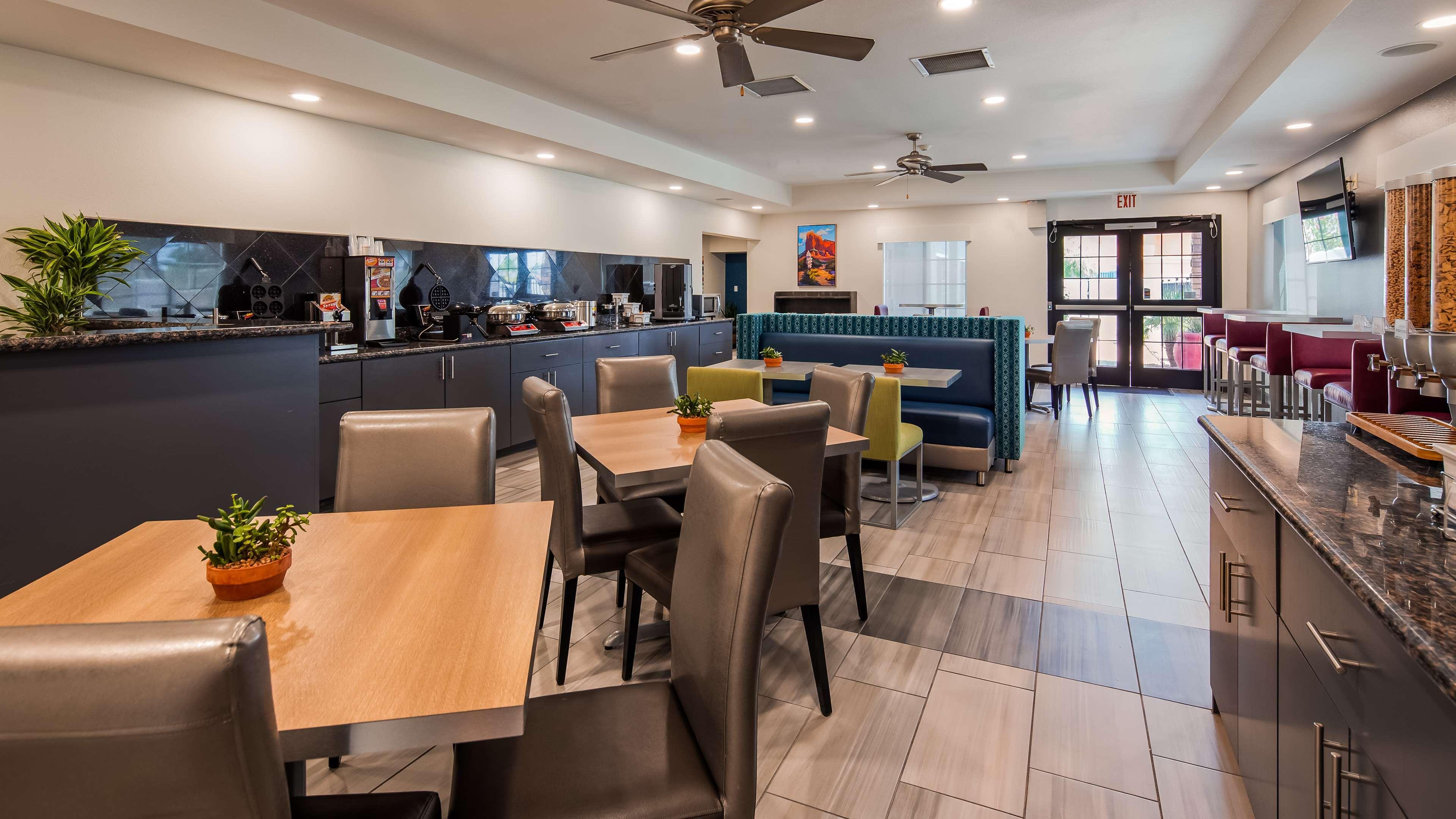 La Quinta Inn & Suites By Wyndham Tulsa Downtown - Route 66 מראה חיצוני תמונה