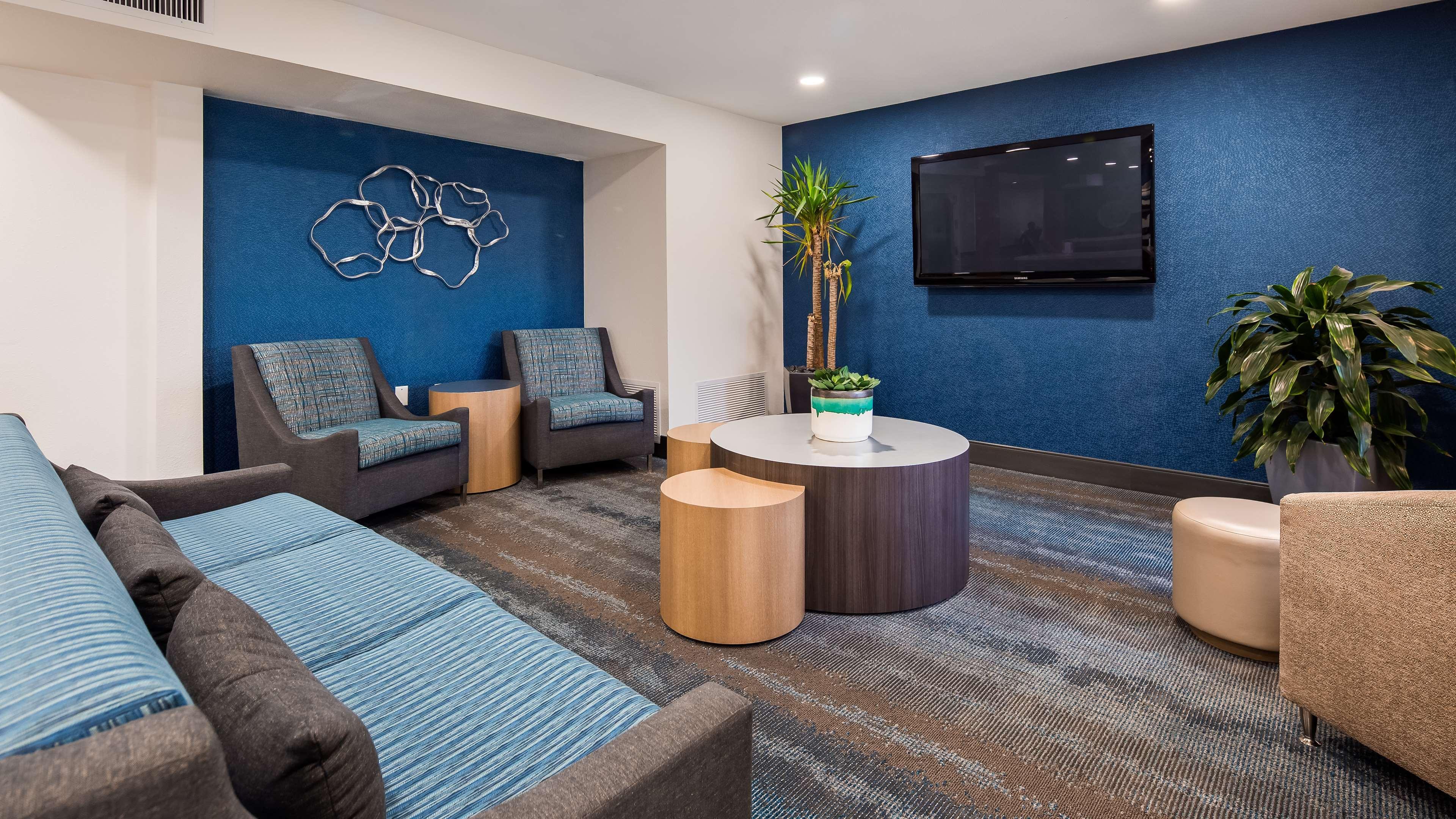 La Quinta Inn & Suites By Wyndham Tulsa Downtown - Route 66 מראה חיצוני תמונה
