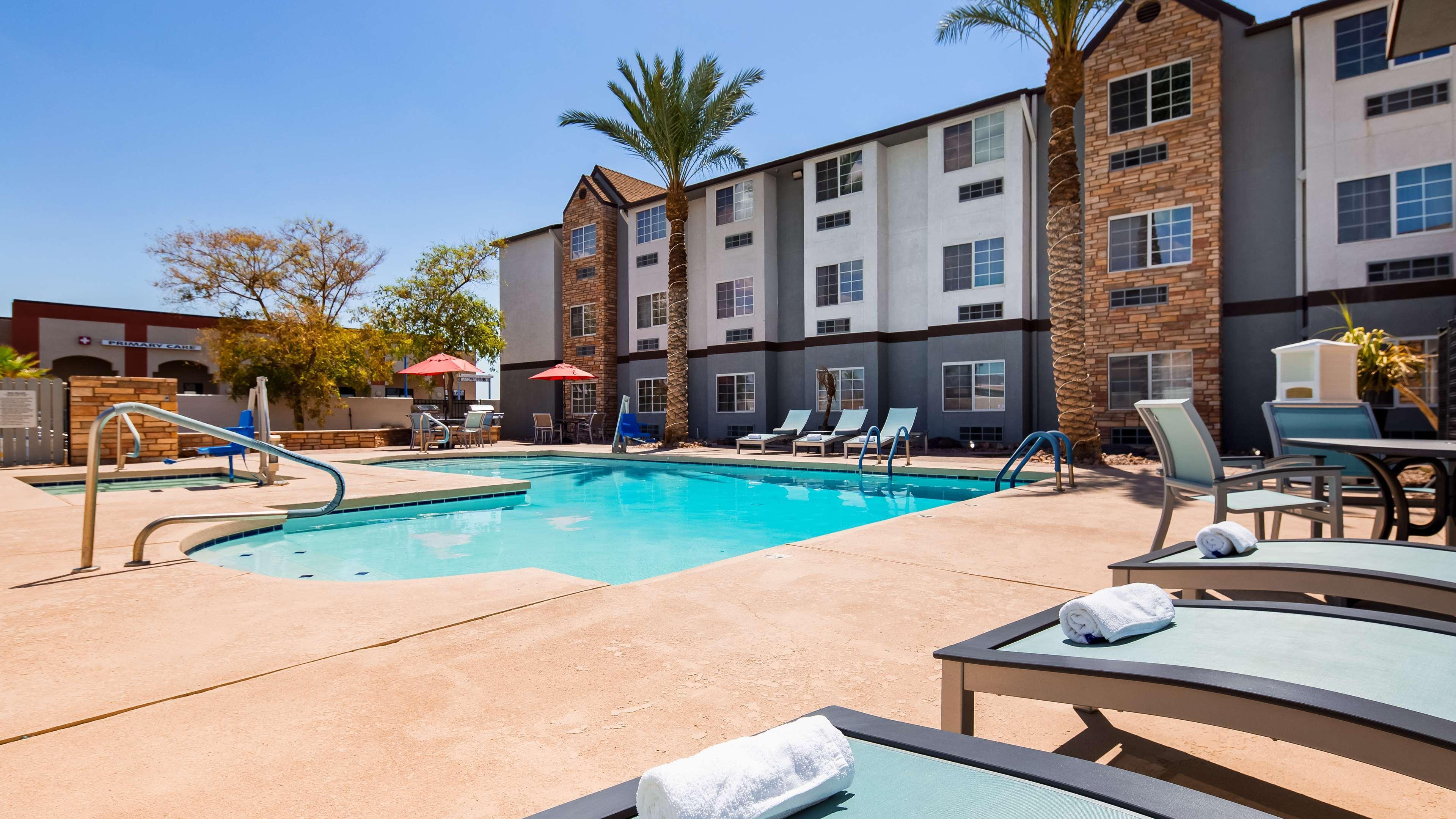 La Quinta Inn & Suites By Wyndham Tulsa Downtown - Route 66 מראה חיצוני תמונה