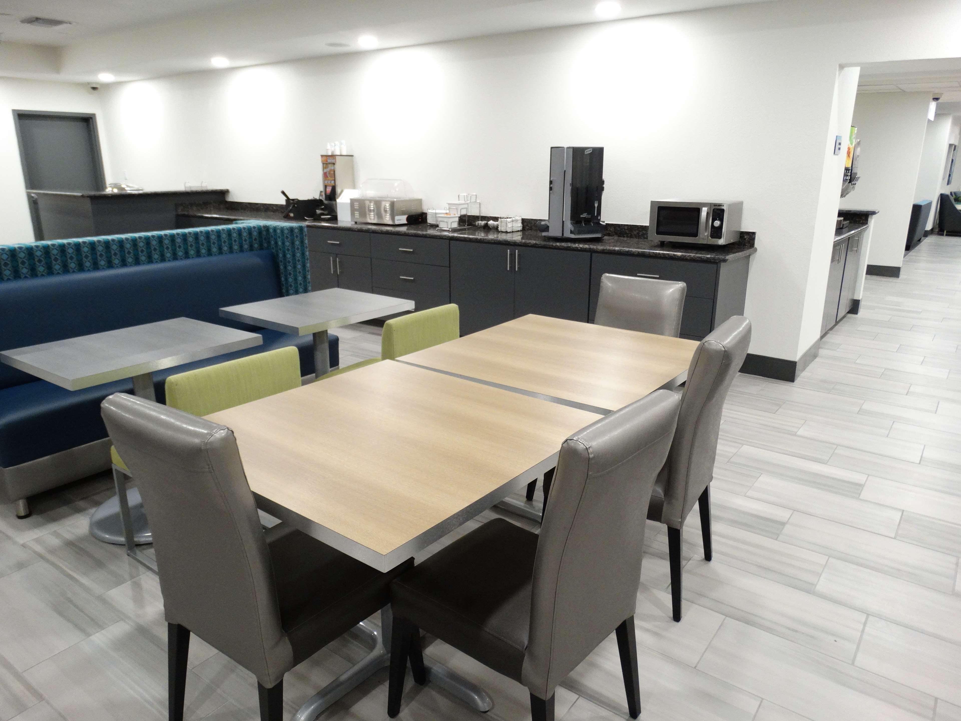 La Quinta Inn & Suites By Wyndham Tulsa Downtown - Route 66 מראה חיצוני תמונה