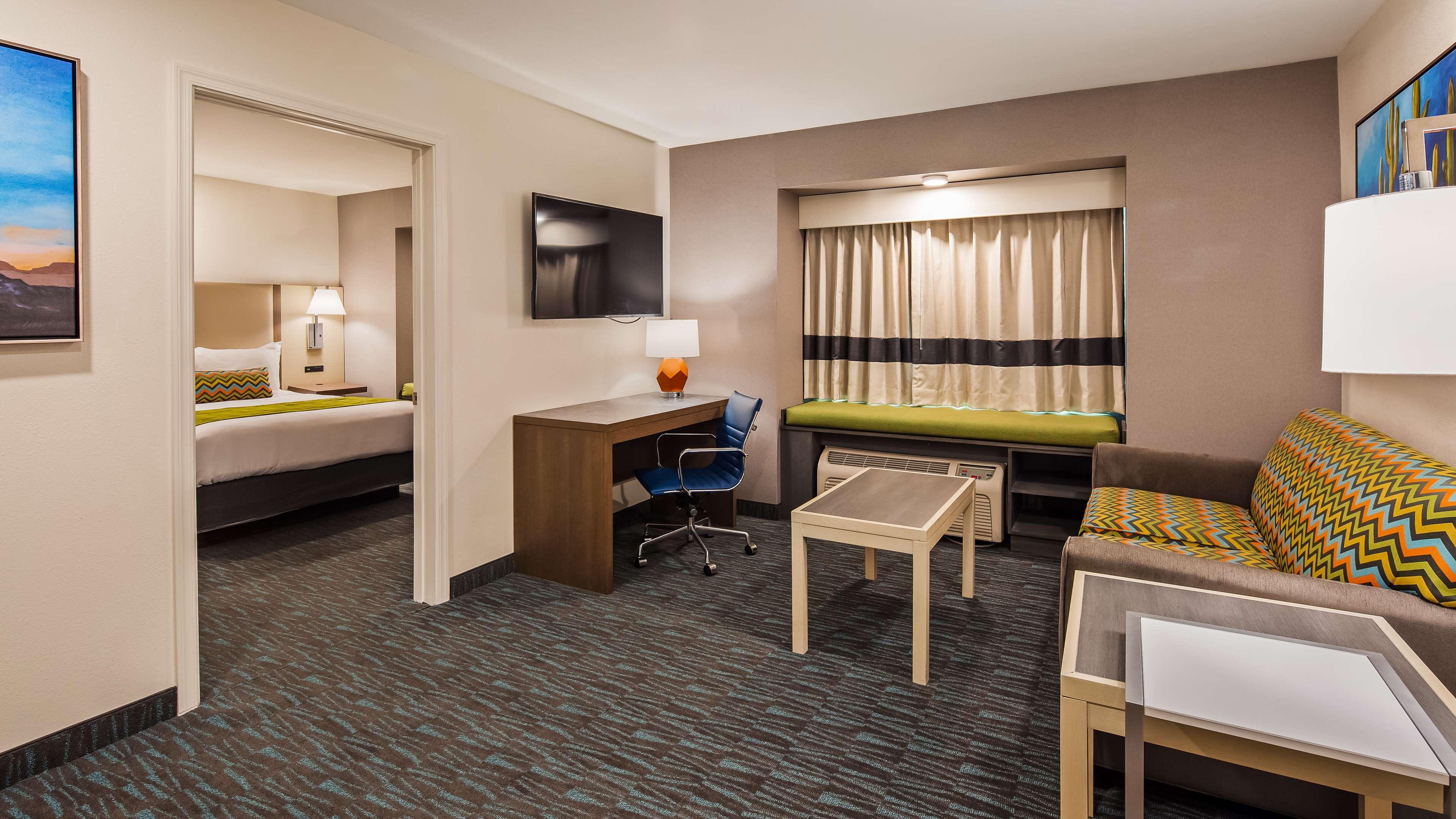 La Quinta Inn & Suites By Wyndham Tulsa Downtown - Route 66 מראה חיצוני תמונה