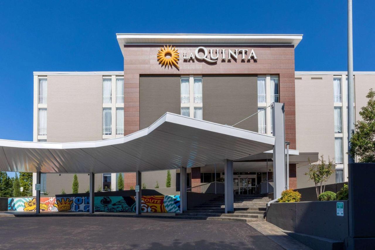 La Quinta Inn & Suites By Wyndham Tulsa Downtown - Route 66 מראה חיצוני תמונה