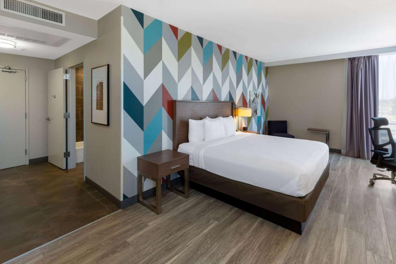 La Quinta Inn & Suites By Wyndham Tulsa Downtown - Route 66 מראה חיצוני תמונה