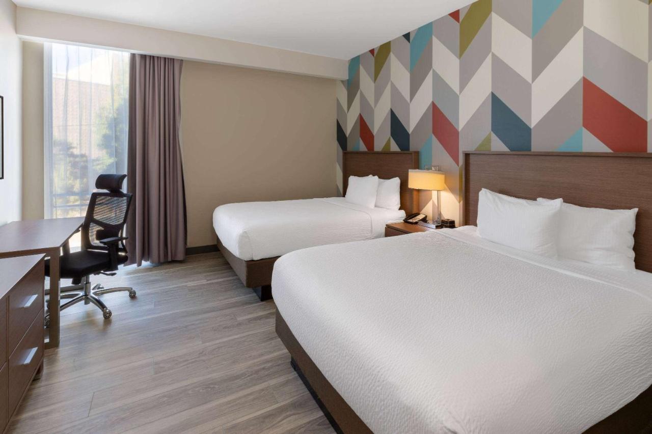 La Quinta Inn & Suites By Wyndham Tulsa Downtown - Route 66 מראה חיצוני תמונה