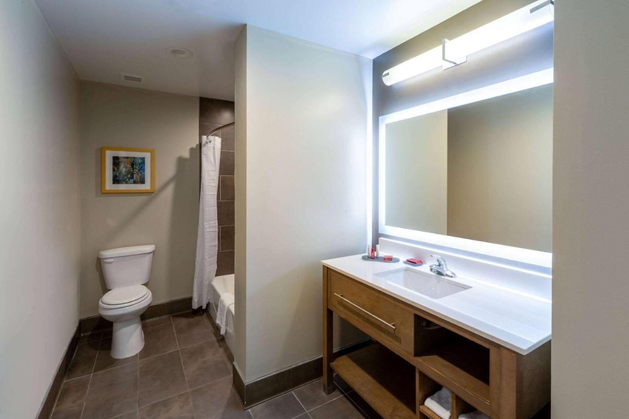 La Quinta Inn & Suites By Wyndham Tulsa Downtown - Route 66 מראה חיצוני תמונה