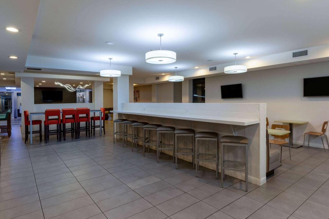 La Quinta Inn & Suites By Wyndham Tulsa Downtown - Route 66 מראה חיצוני תמונה