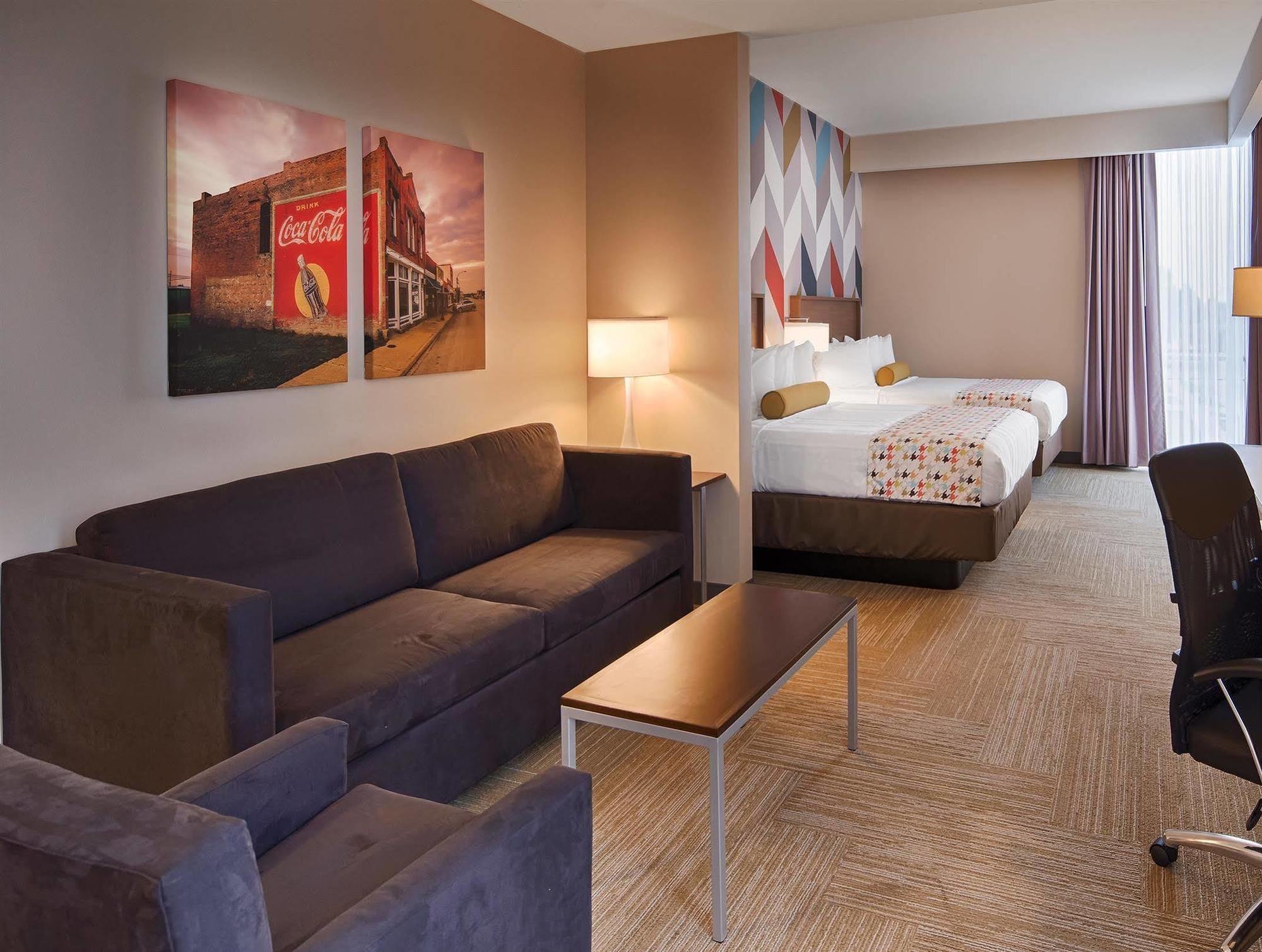 La Quinta Inn & Suites By Wyndham Tulsa Downtown - Route 66 מראה חיצוני תמונה
